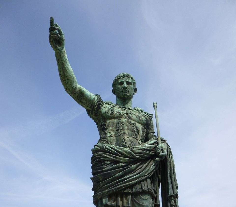 8 leadership lessons you can learn from Julius Caesar