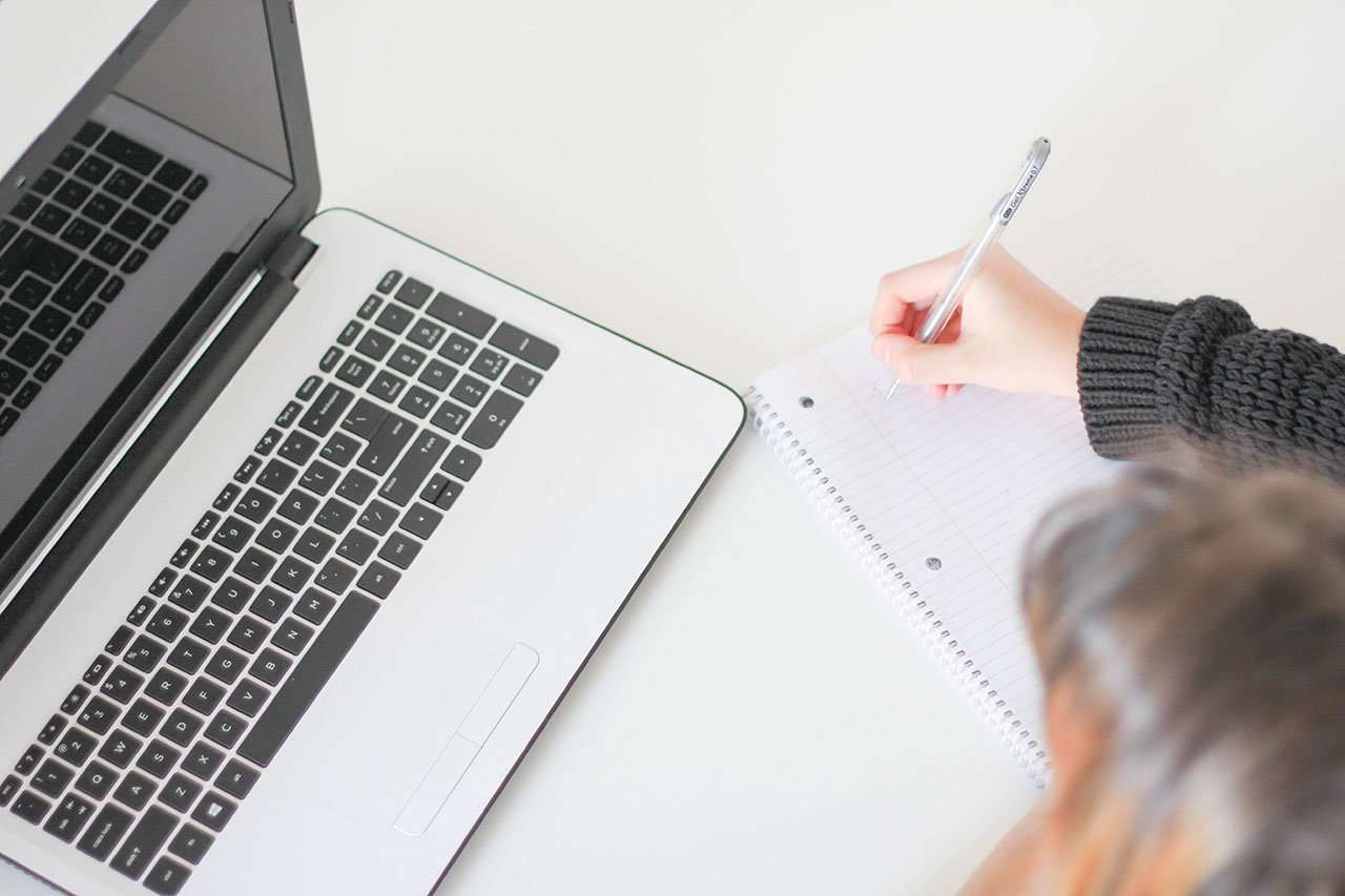 Step-by-step guide to implementing a new e-learning platform for corporate training