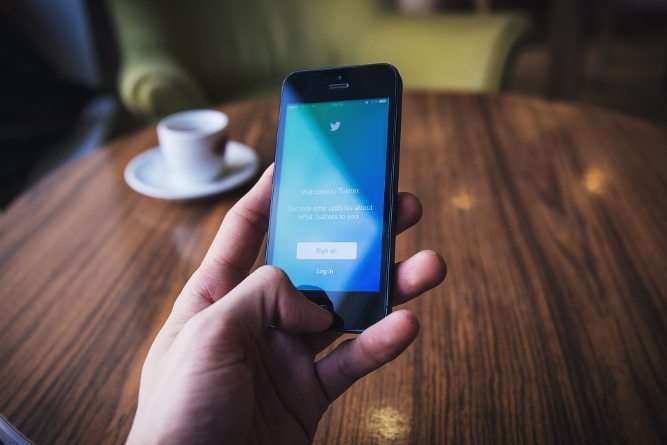The Democratic Leadership Style Through Apple, Twitter and The White House