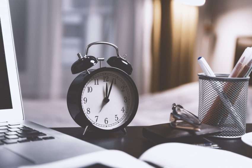 6 tips for managing your time working in the office or at home